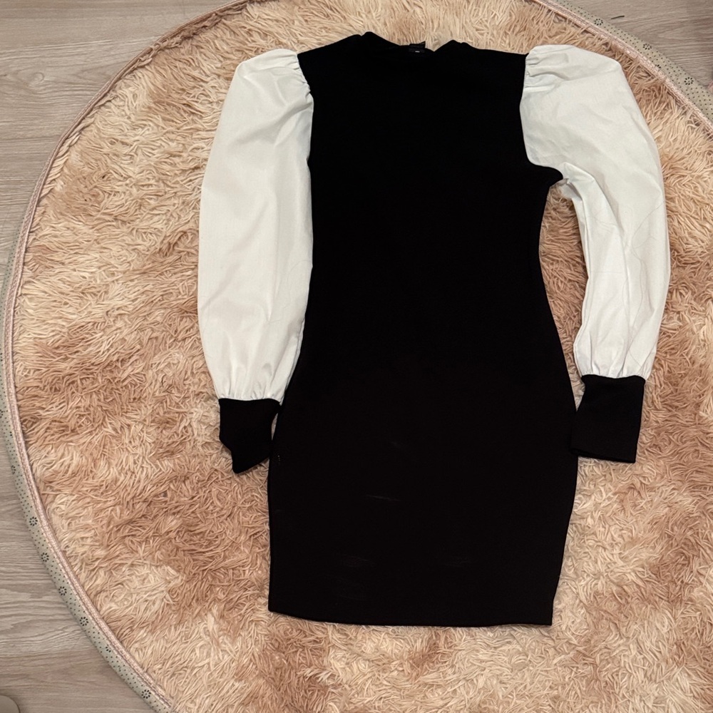 Black and White Puffy Sleeve Dress